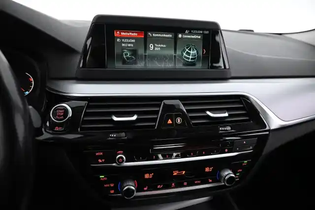Musta Sedan, BMW 520 – JKS-986