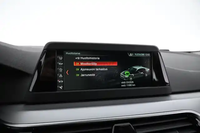 Musta Sedan, BMW 520 – JKS-986