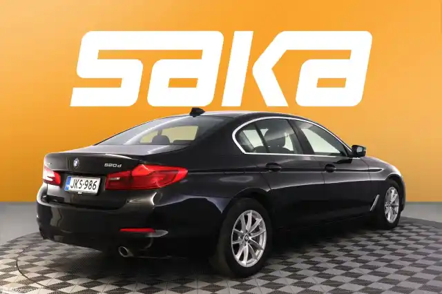 Musta Sedan, BMW 520 – JKS-986