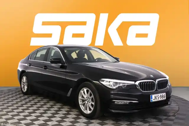 Musta Sedan, BMW 520 – JKS-986