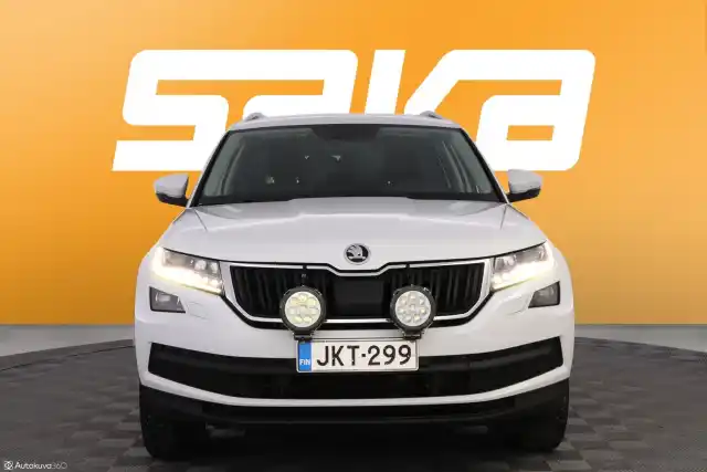 Valkoinen Maastoauto, Skoda Kodiaq – JKT-299