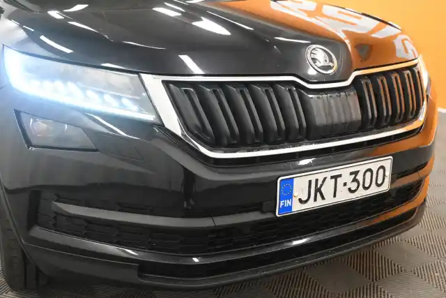 Musta Maastoauto, Skoda Kodiaq – JKT-300