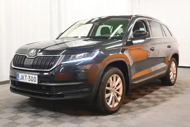 Musta Maastoauto, Skoda Kodiaq – JKT-300