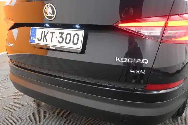 Musta Maastoauto, Skoda Kodiaq – JKT-300