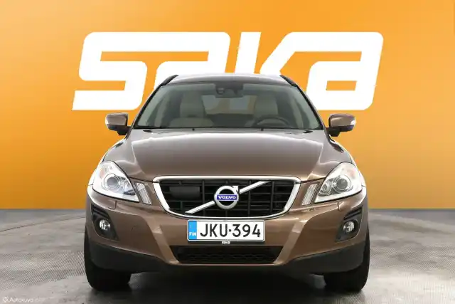 Ruskea Maastoauto, Volvo XC60 – JKU-394