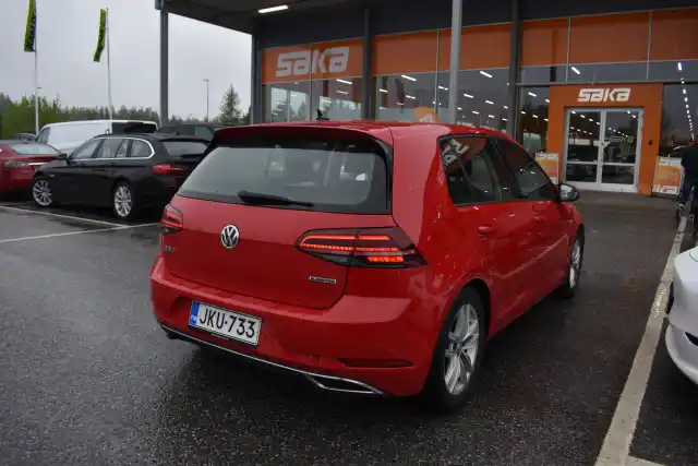Punainen Viistoperä, Volkswagen Golf – JKU-733