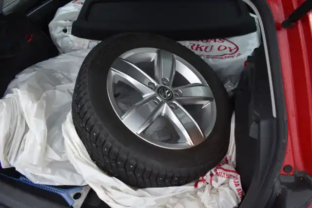 Punainen Viistoperä, Volkswagen Golf – JKU-733