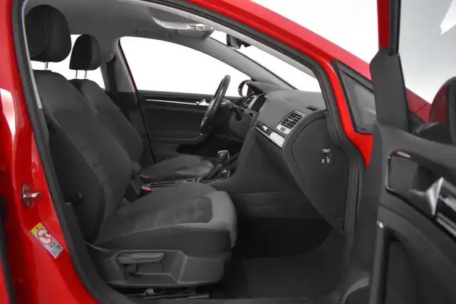 Punainen Viistoperä, Volkswagen Golf – JKU-733