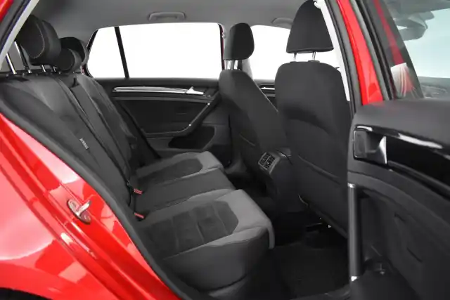 Punainen Viistoperä, Volkswagen Golf – JKU-733