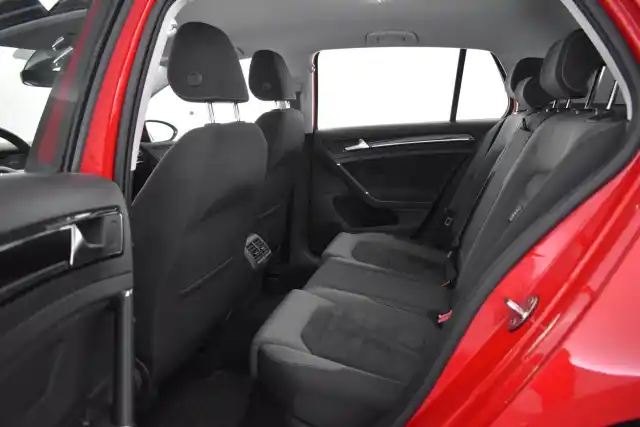 Punainen Viistoperä, Volkswagen Golf – JKU-733
