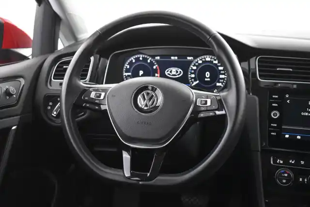 Punainen Viistoperä, Volkswagen Golf – JKU-733