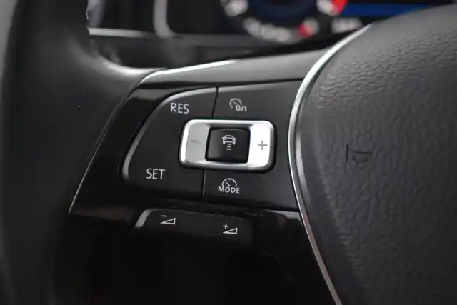 Punainen Viistoperä, Volkswagen Golf – JKU-733