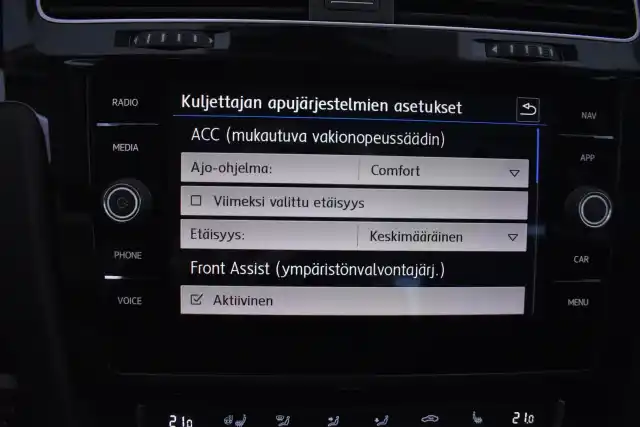 Punainen Viistoperä, Volkswagen Golf – JKU-733