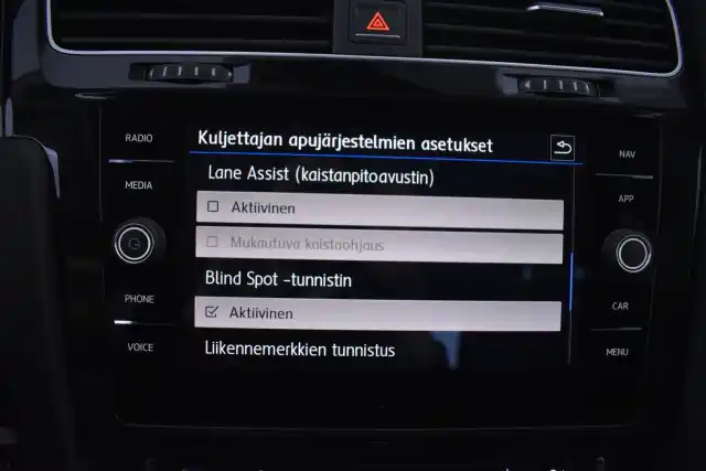 Punainen Viistoperä, Volkswagen Golf – JKU-733