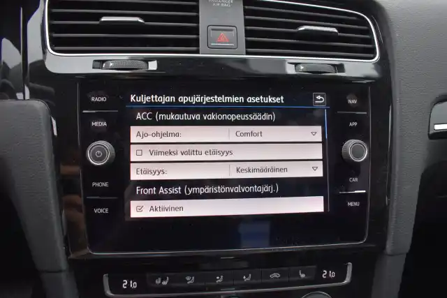 Punainen Viistoperä, Volkswagen Golf – JKU-733