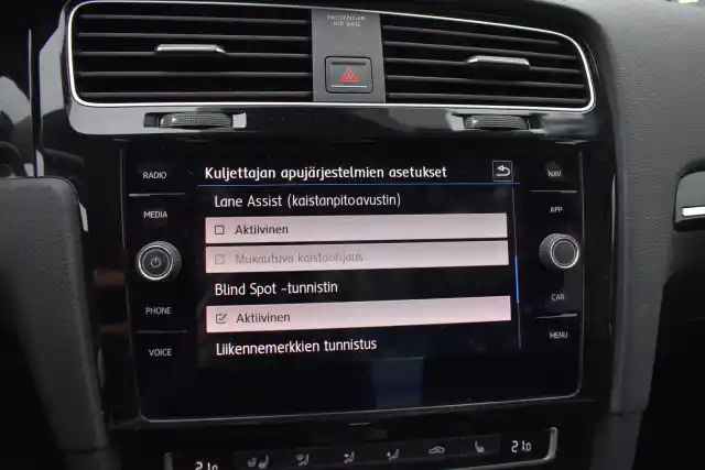 Punainen Viistoperä, Volkswagen Golf – JKU-733
