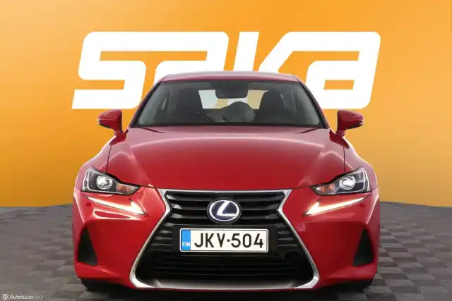 Punainen Sedan, Lexus IS – JKV-504