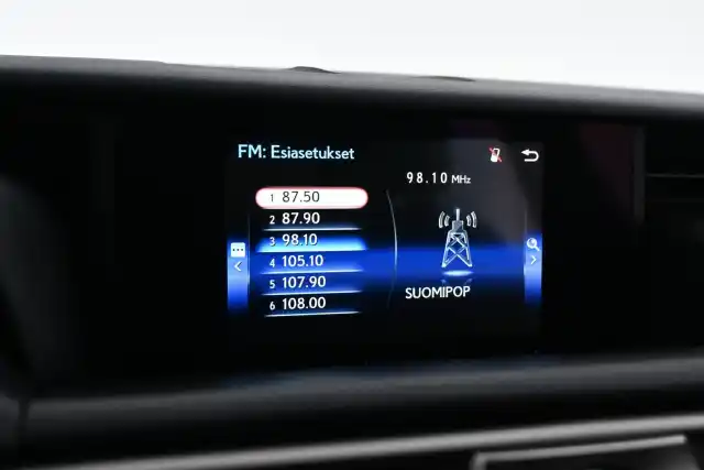 Punainen Sedan, Lexus IS – JKV-504