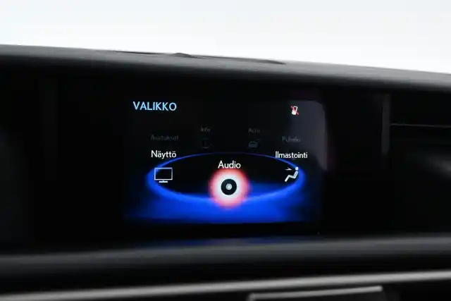 Punainen Sedan, Lexus IS – JKV-504