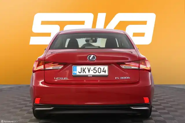 Punainen Sedan, Lexus IS – JKV-504