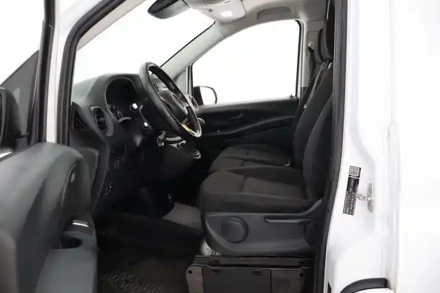 Valkoinen Pakettiauto, Mercedes-Benz Vito – JKY-458