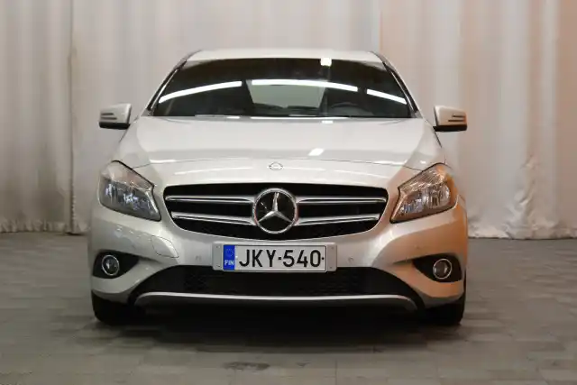 Harmaa Viistoperä, Mercedes-Benz A – JKY-540