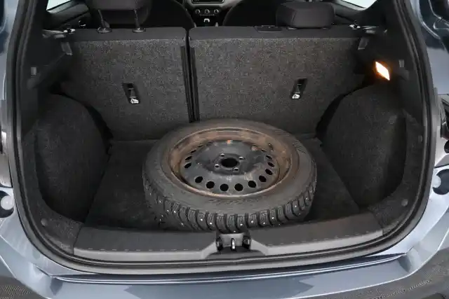 Harmaa Viistoperä, Nissan Micra – JKY-884