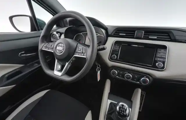 Harmaa Viistoperä, Nissan Micra – JKY-884