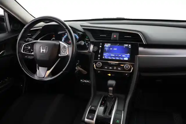 Violetti Sedan, Honda Civic – JKY-896