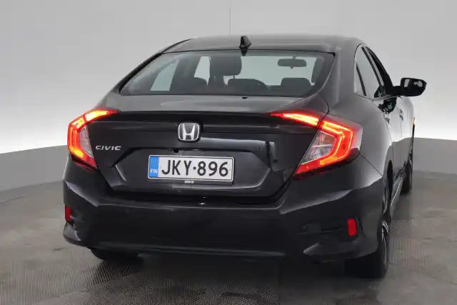 Violetti Sedan, Honda Civic – JKY-896