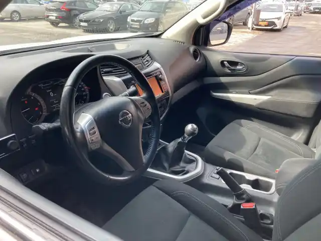 Valkoinen Avolava, Nissan Navara – JKZ-245