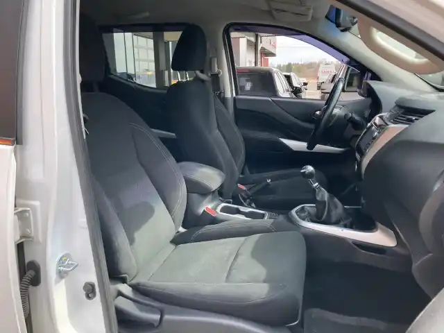 Valkoinen Avolava, Nissan Navara – JKZ-245