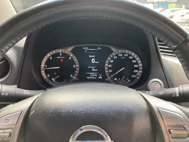 Valkoinen Avolava, Nissan Navara – JKZ-245