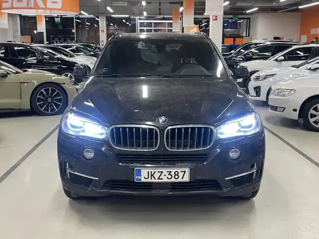 Musta Maastoauto, BMW X5 – JKZ-387