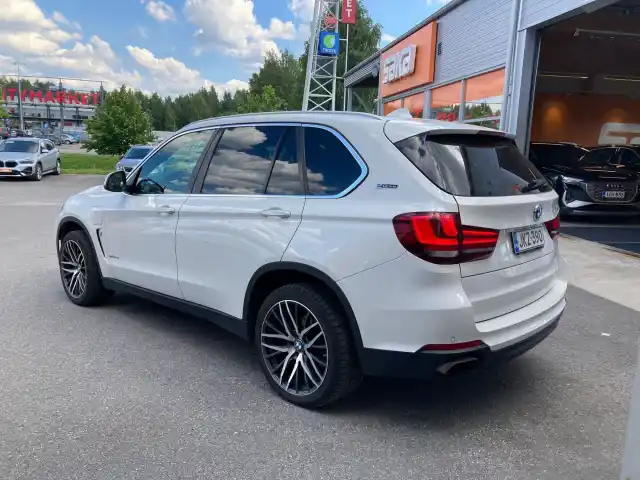 Valkoinen Maastoauto, BMW X5 – JKZ-390