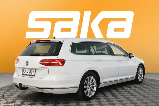 Valkoinen Farmari, Volkswagen Passat – JLA-891