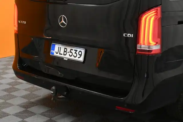 Musta Tila-auto, Mercedes-Benz V – JLB-539