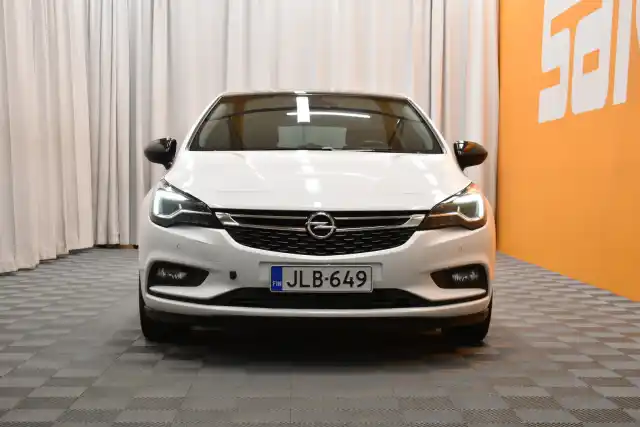 Valkoinen Viistoperä, Opel Astra – JLB-649