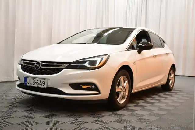 Valkoinen Viistoperä, Opel Astra – JLB-649