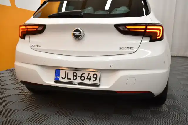 Valkoinen Viistoperä, Opel Astra – JLB-649