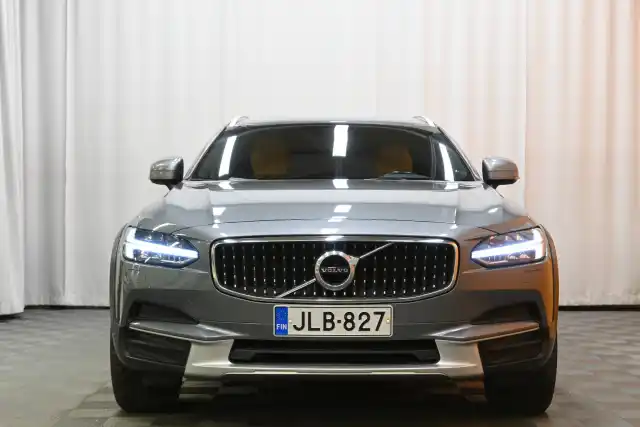 Harmaa Farmari, Volvo V90 Cross Country – JLB-827