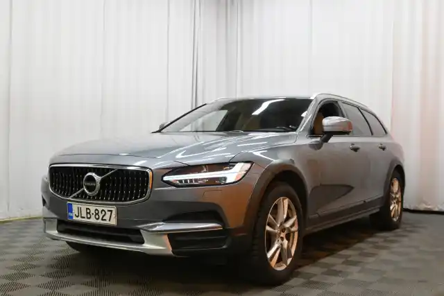 Harmaa Farmari, Volvo V90 Cross Country – JLB-827