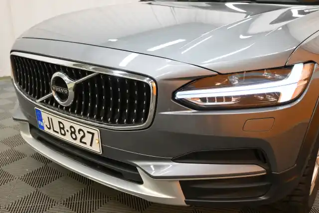 Harmaa Farmari, Volvo V90 Cross Country – JLB-827