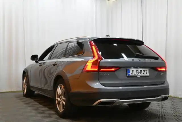 Harmaa Farmari, Volvo V90 Cross Country – JLB-827