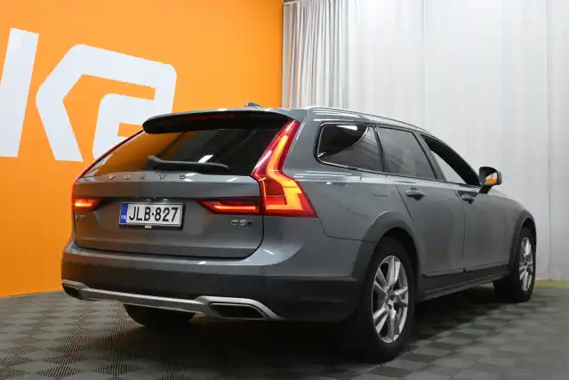 Harmaa Farmari, Volvo V90 Cross Country – JLB-827