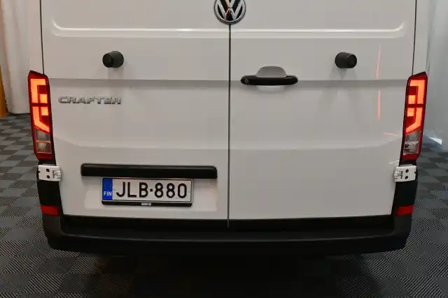 Valkoinen Pakettiauto, Volkswagen Crafter – JLB-880