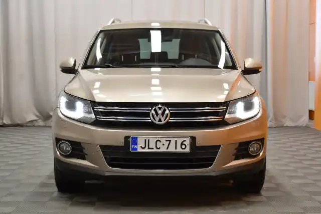 Beige Maastoauto, Volkswagen Tiguan – JLC-716