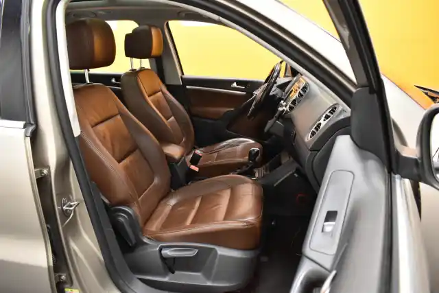 Beige Maastoauto, Volkswagen Tiguan – JLC-716