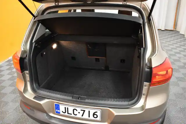 Beige Maastoauto, Volkswagen Tiguan – JLC-716