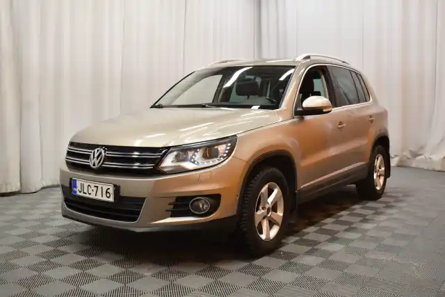 Beige Maastoauto, Volkswagen Tiguan – JLC-716